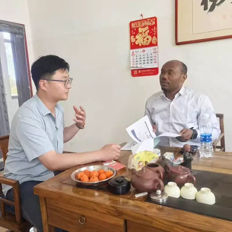 Los clientes africanos visitaron Liweiyuan para expandir conjuntamente el mercado de estructura de acero africana