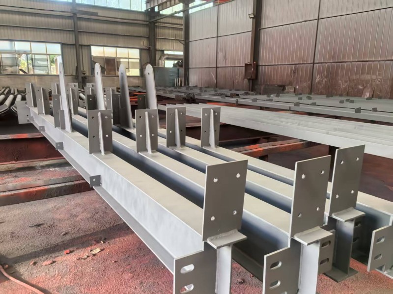 Proyecto de instalación de dosel de estructura de acero completado con éxito