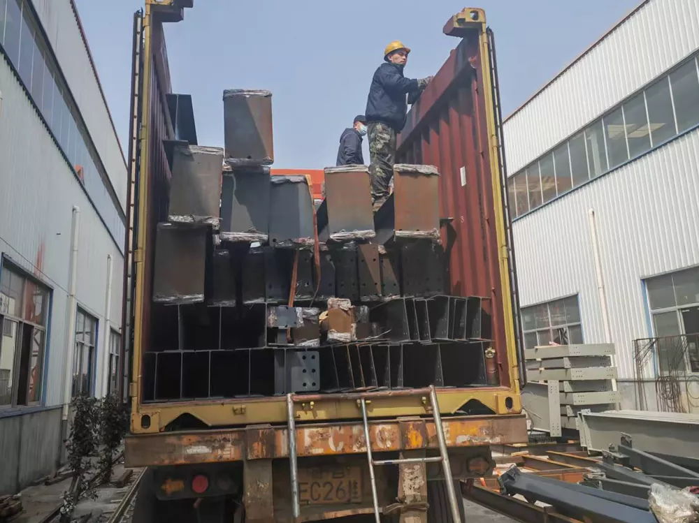 Field erection of prefabricated steel warehouse frame